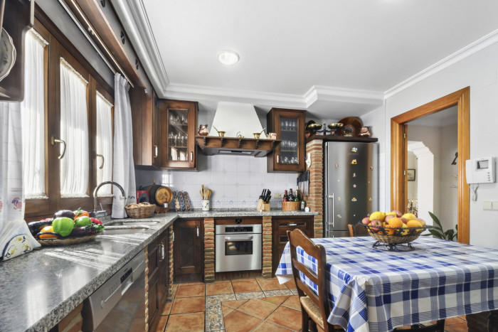 Qlistings House - Villa in San Pedro de Alcántara, Costa del Sol image 4